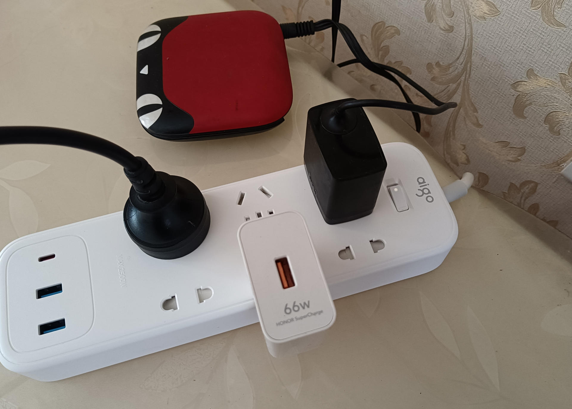 便捷充电新体验aigo电源,aigo6孔插线板感受