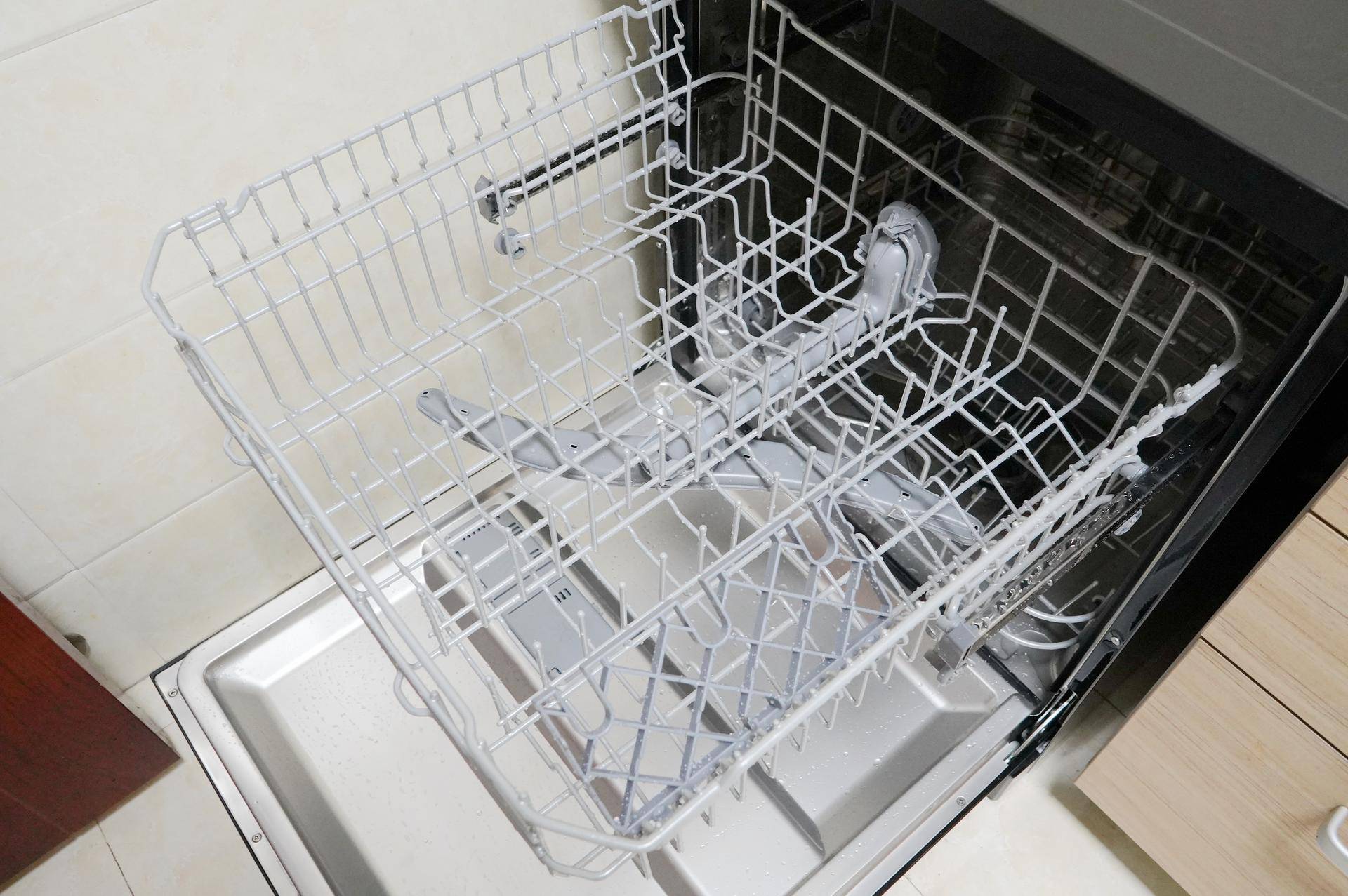 解放双手洗碗机图片,海尔eyw13028洗碗机测评