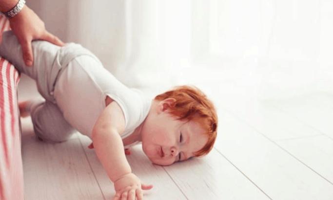 孩子摔伤头部的护理,孩子摔伤家长处理伤口