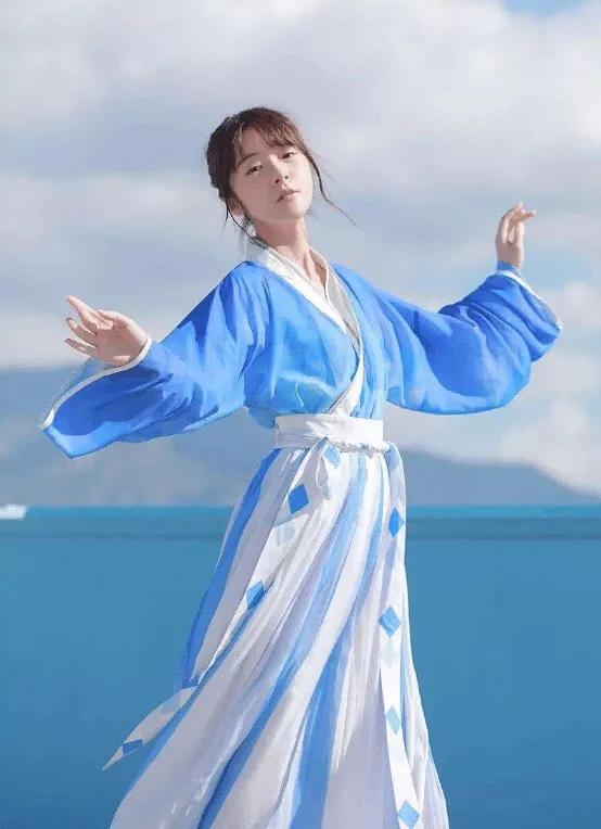 周杰伦深圳电竞网吧,周杰伦投资了多少个网吧