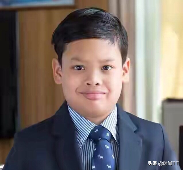 泰国老国王偷偷照顾4位王子,泰国王室被抛弃的四位王子