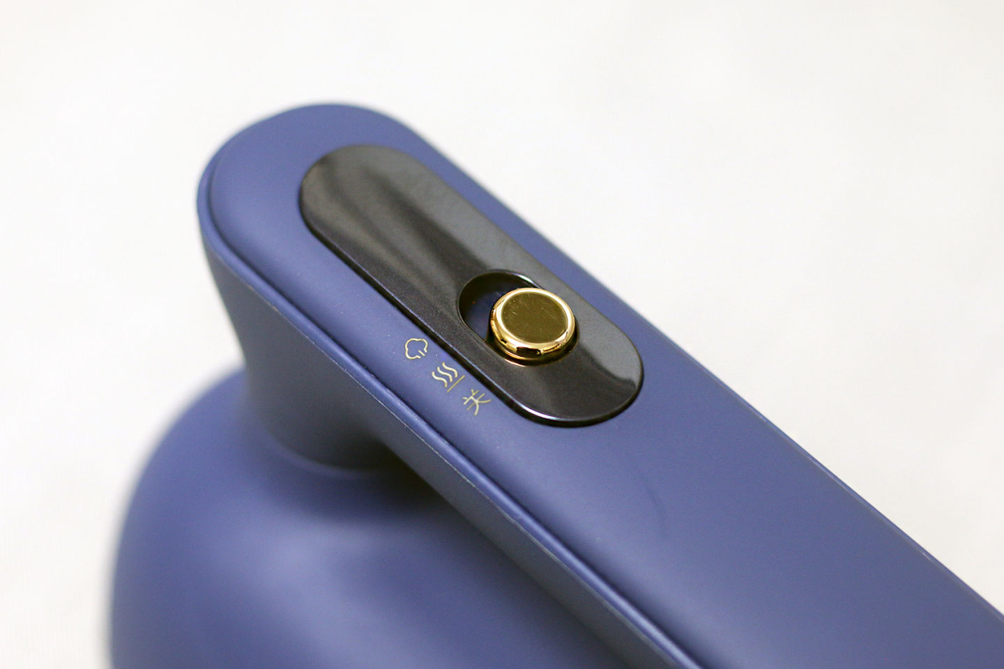 抚平褶皱精致生活——舒乐氏手持挂烫机体验