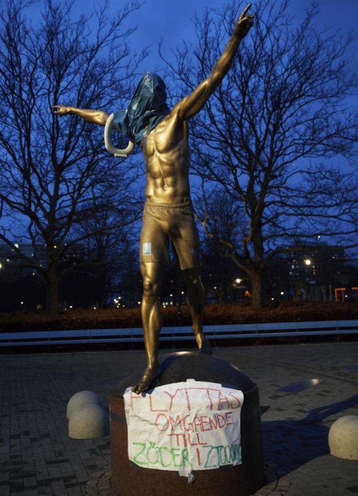 电锯惊魂？大鼻子伊布雕像惨遭割鼻