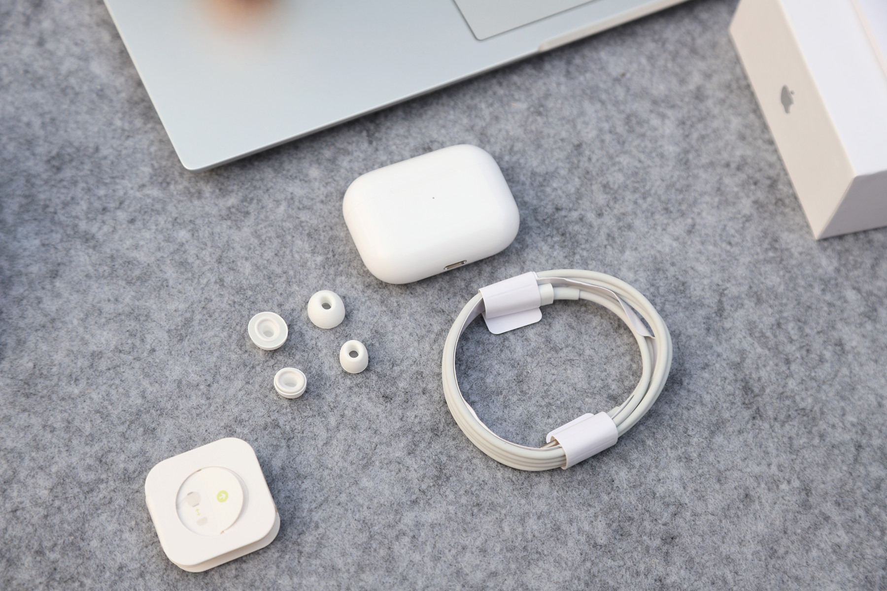 开箱airpodspro2正版,开箱华强北airpods2pro