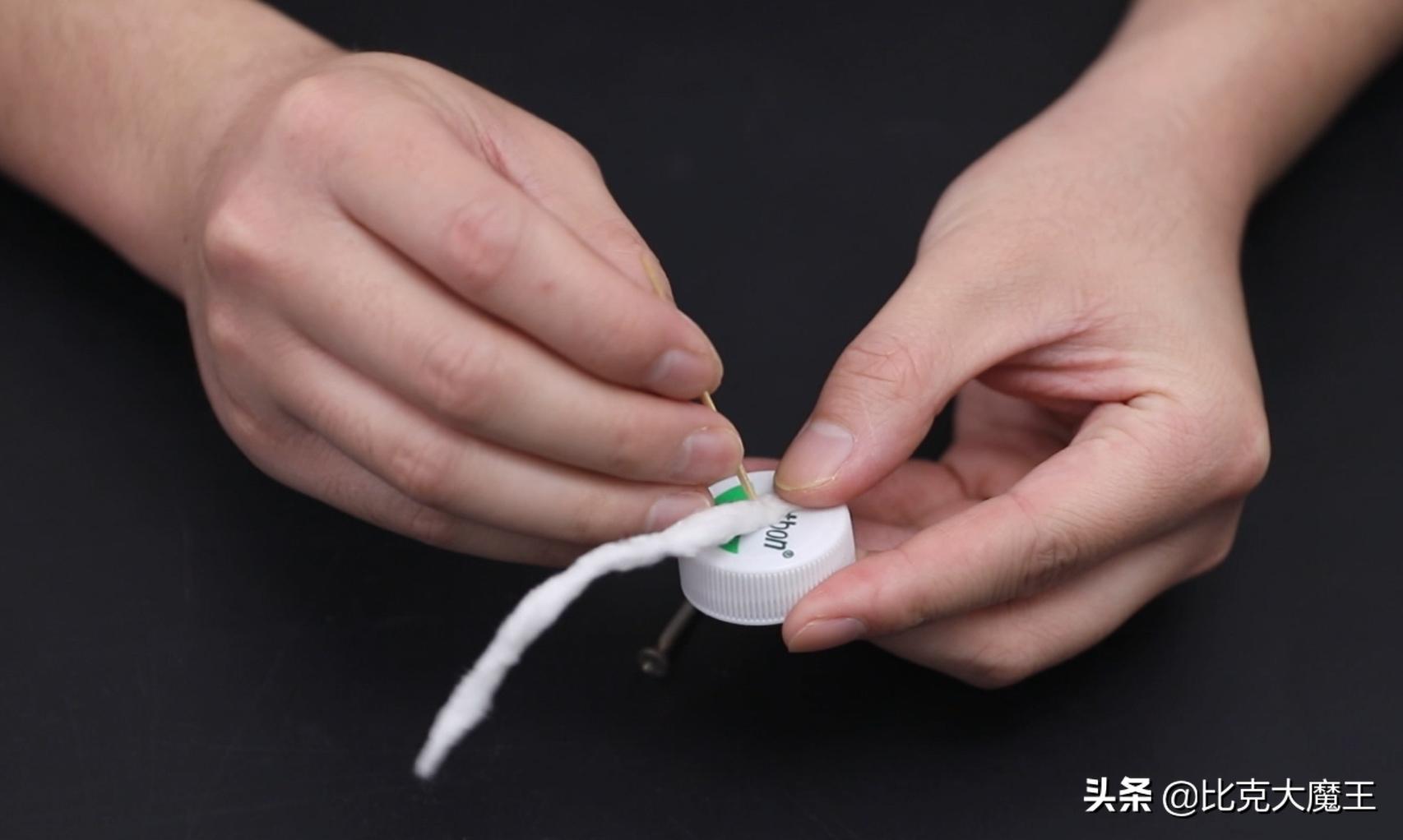 如何用塑料瓶做自动浇花神器,用塑料瓶做自动浇花器