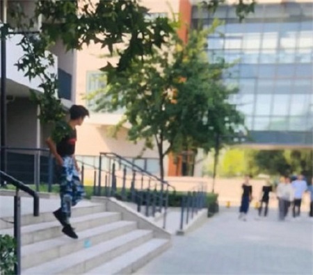 易烊千玺路透曝光军训,易烊千玺军训最新照片