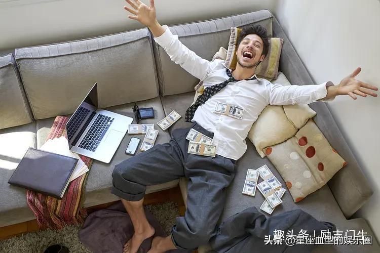 vlog里哪些“兼职月入上万”的视频是假的，直接告诉你