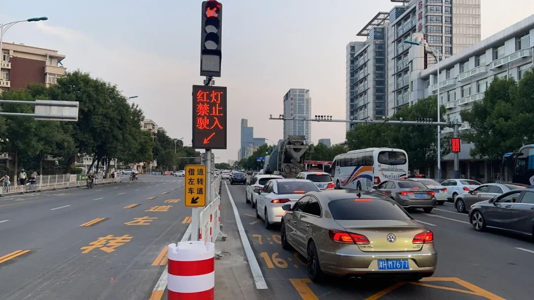 借道潮汐车道左转,借道左转和潮汐车道