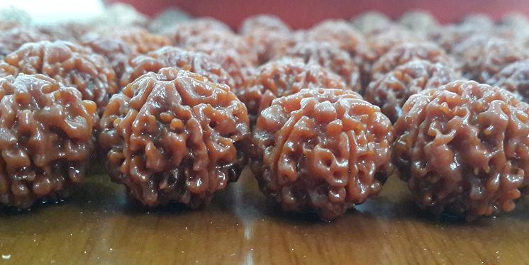 蜜蜡手串怎么盘玩和保养视频,手串的盘玩与保养