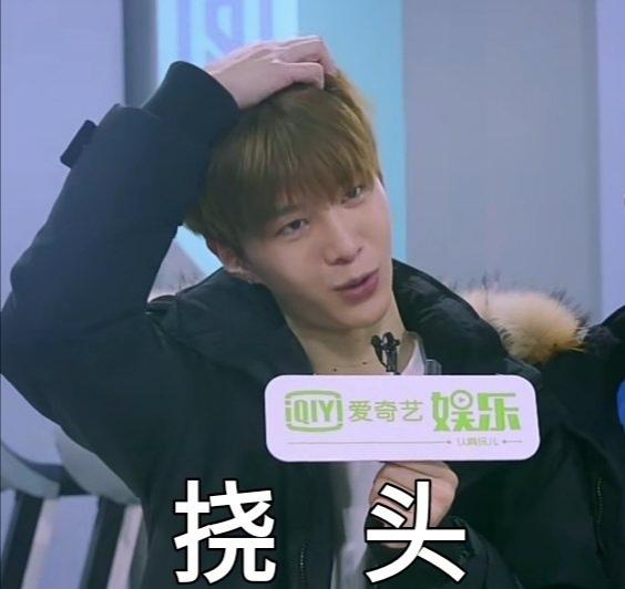 赵丽颖王一博录节目蓝色吊带上衣,赵丽颖王一博快本对视说话