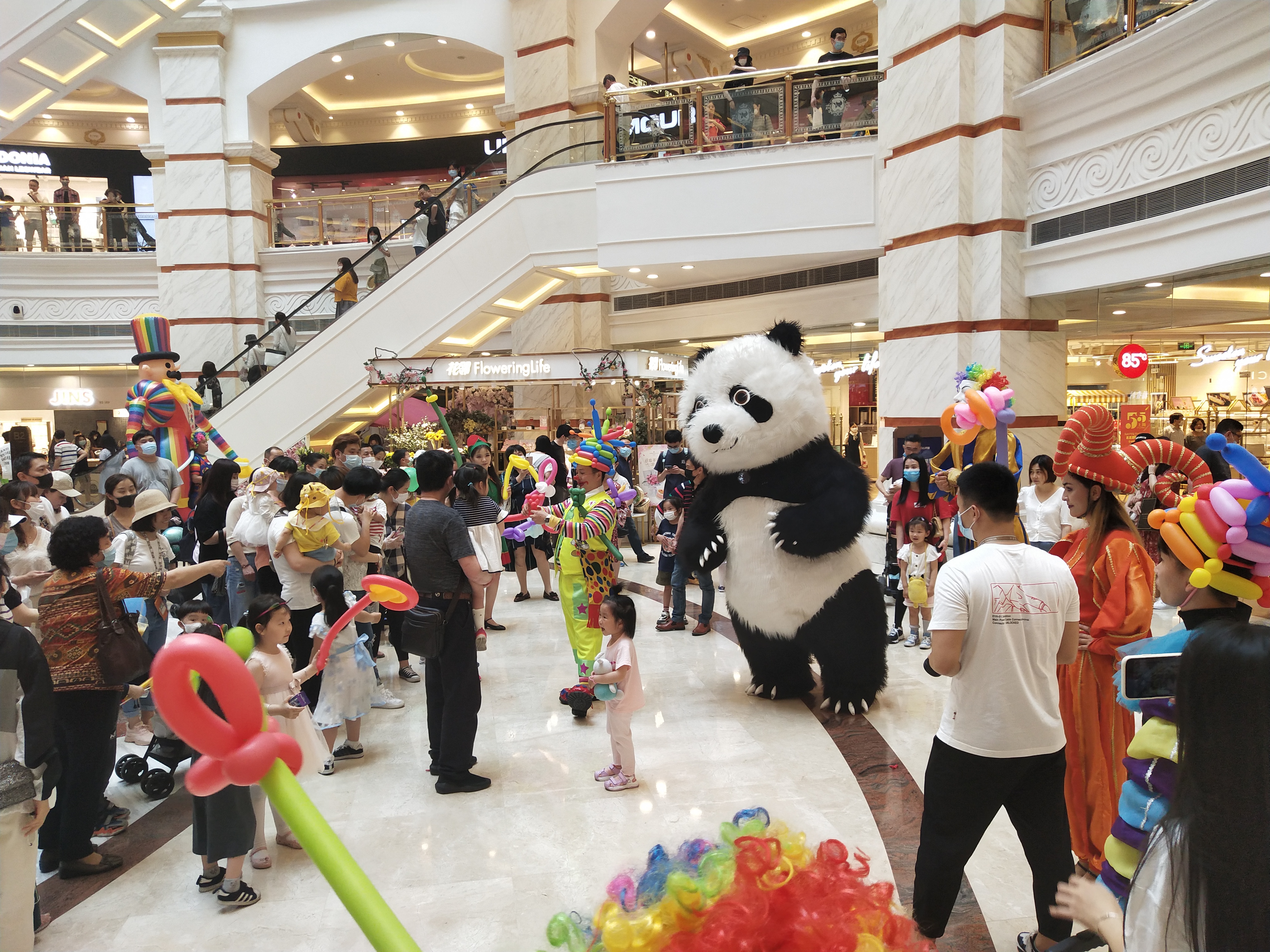 老总化身店小二，亲自上阵带货！月星集团全业态助阵五五购物节