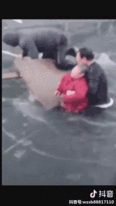 “听说，玩抖音的，就不是好女孩了？”