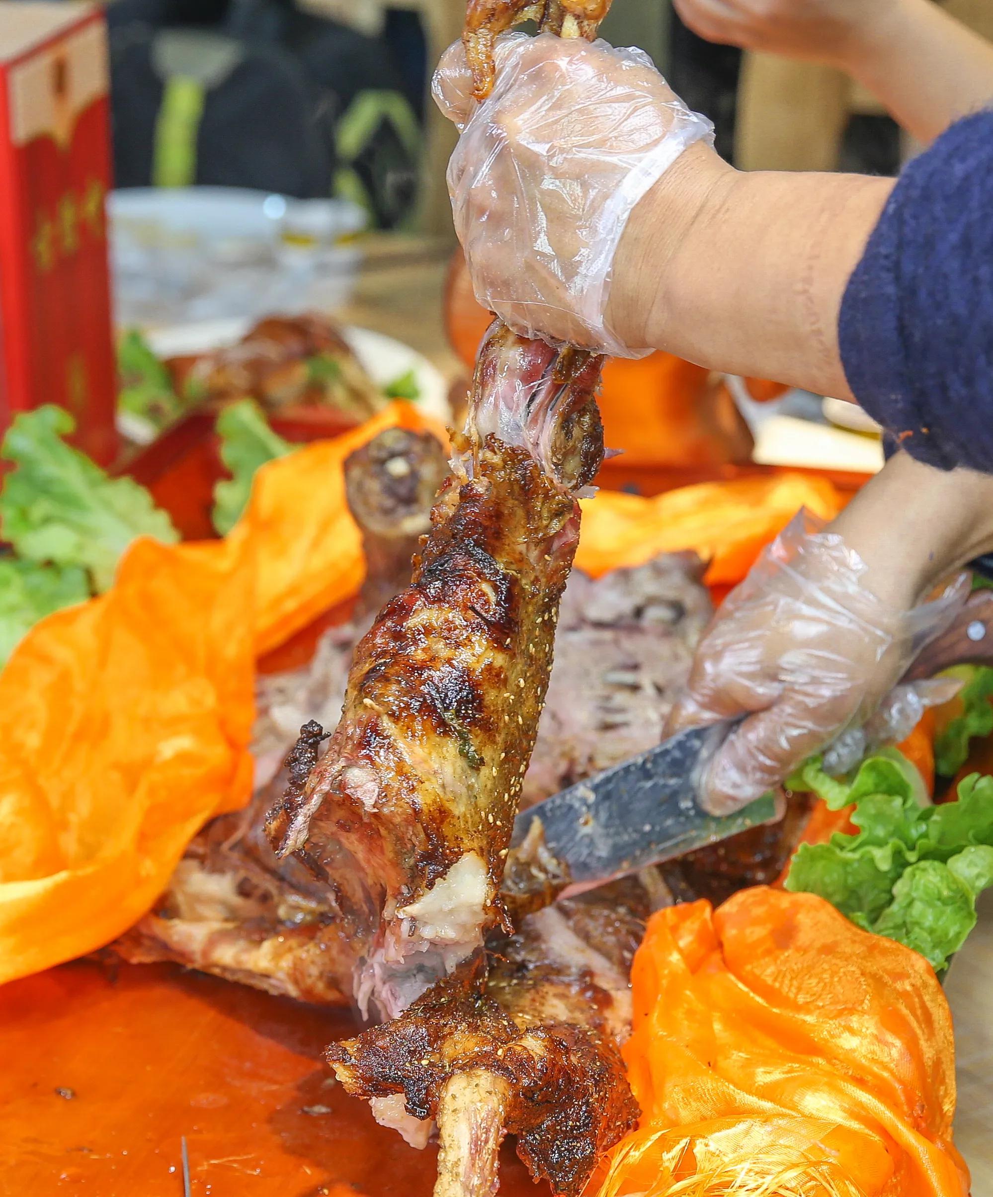 襄阳特色烤全羊,襄阳正宗烤全羊