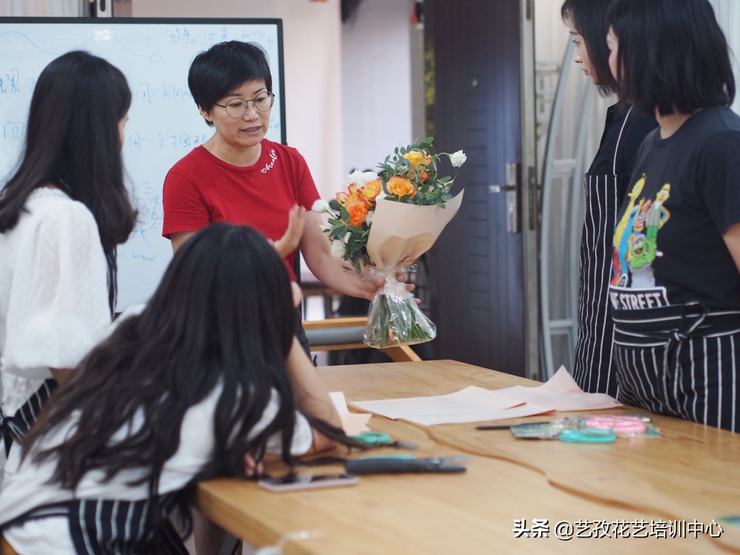 开一家花店怎么营销才能赚钱,花店做批发零售怎样进货