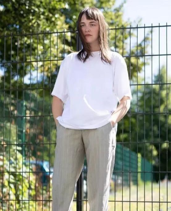 没钱买大牌的女人，记住这三个高级穿衣法则，平价衣服也很贵气