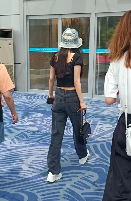 杨幂穿衣服好看的秘诀,杨幂惊艳的穿衣打扮