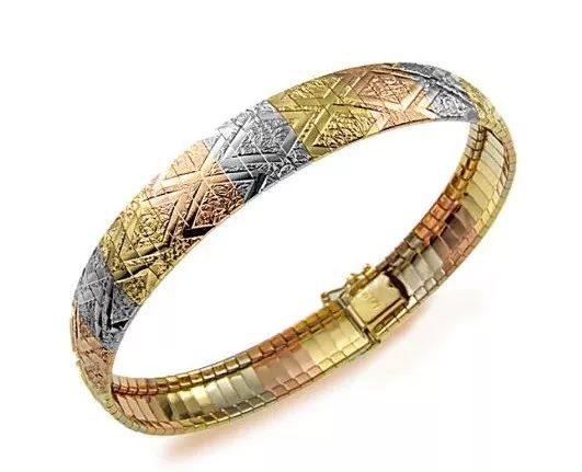 越南金哥戴黄金是真的吗,越南小伙每天戴13公斤黄金