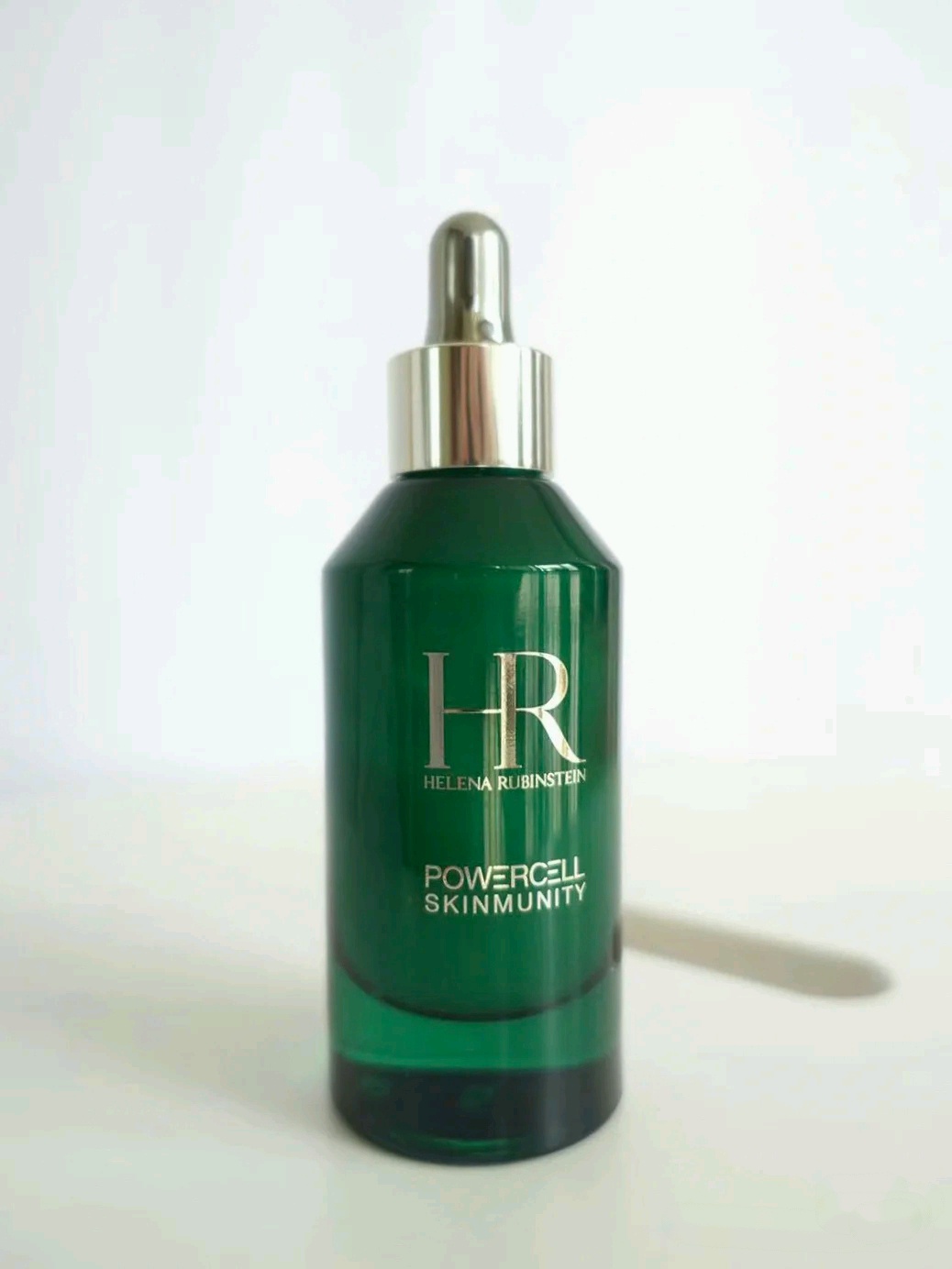 赫莲娜和海蓝之谜是一个品牌吗,赫莲娜和海蓝之谜哪个知名度高