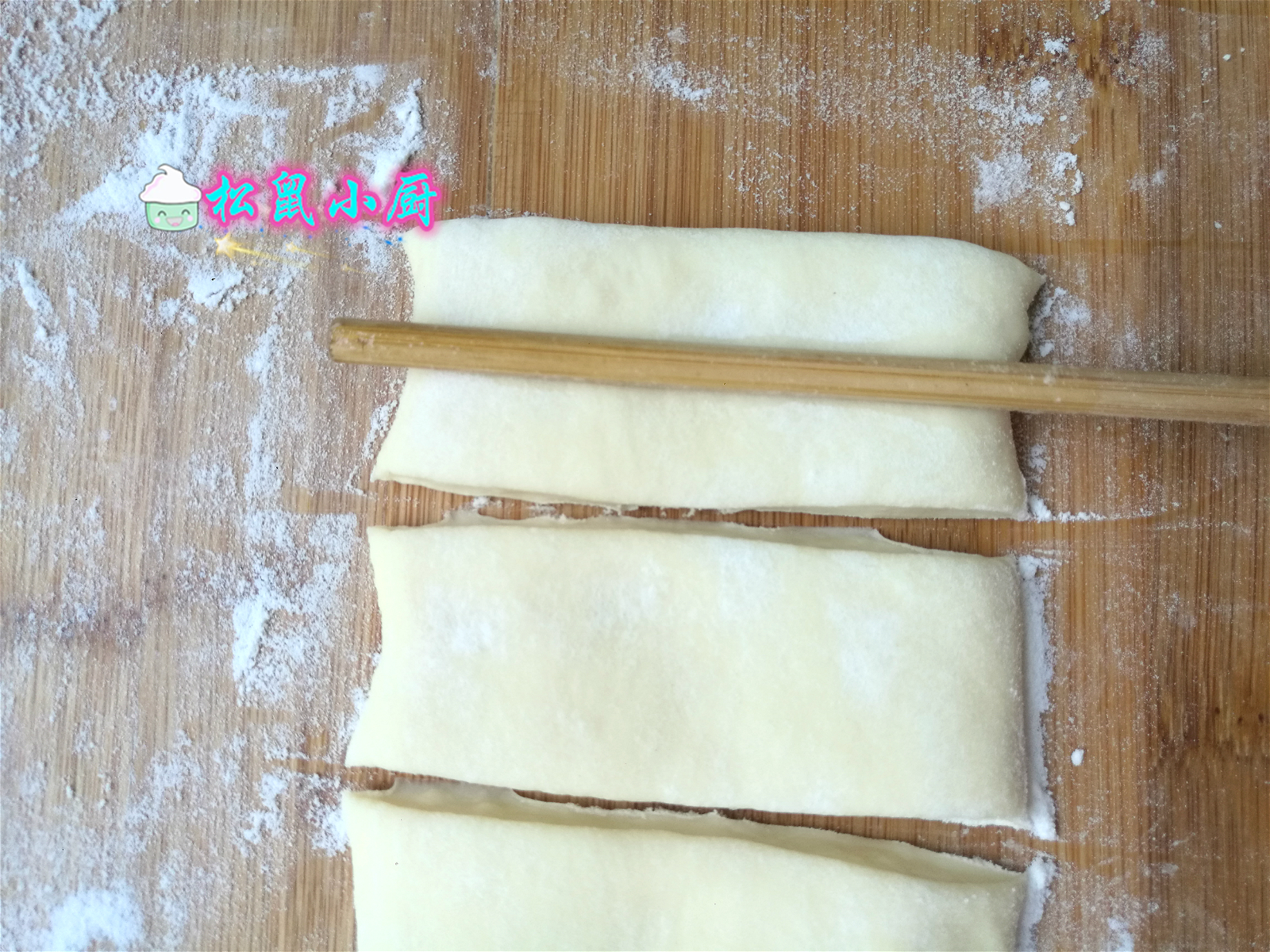 油条蓬松酥脆大妈教你做放心油条,早餐店大油条酥脆配方