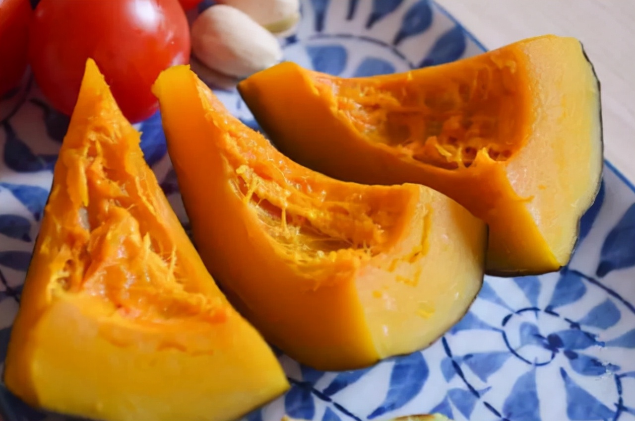 女人经常吃南瓜子的好处,每天吃多少南瓜可以防止皮肤变黄