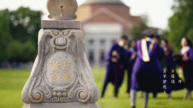 这些高校送的毕业礼物火了,送瓜的,送芯片的,还有送男朋友的