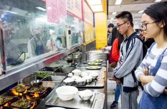 为啥大学食堂饭菜那么“便宜”？不怕“亏”吗？这4点原因很现实