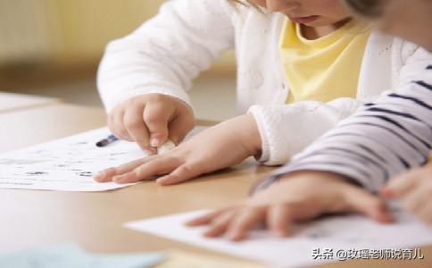 孩子是左撇子怎么办?需要纠正吗?看看孩子的“优势半球”再决定