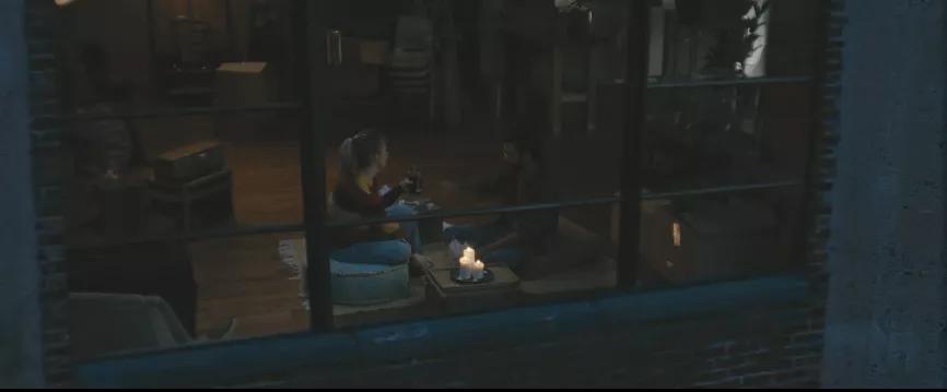 全片高能反转，性感美女化身“*窥偷**狂”