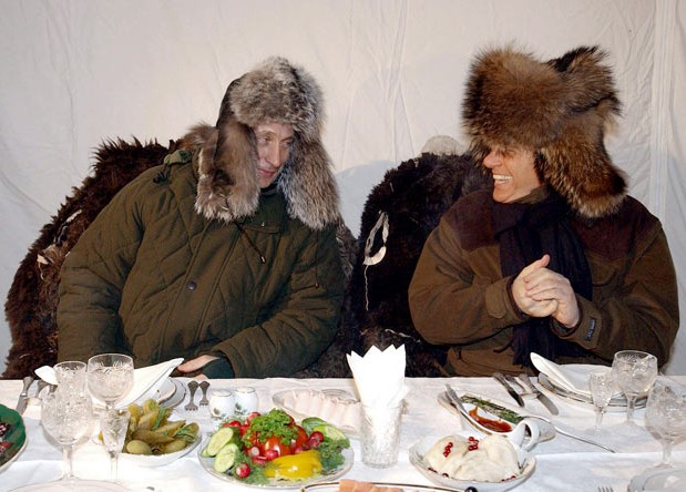 永不谢幕的闹剧贝卢斯科尼:泡妞是主业，闲暇时间才当当总理