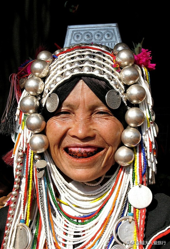 与中国人同源的跨境民族阿卡人:生活艰辛热情好客,劝酒功夫没丢