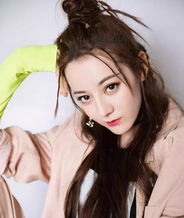 今年流行麻花辫甜酷发型,除了编发还有什么酷的发型