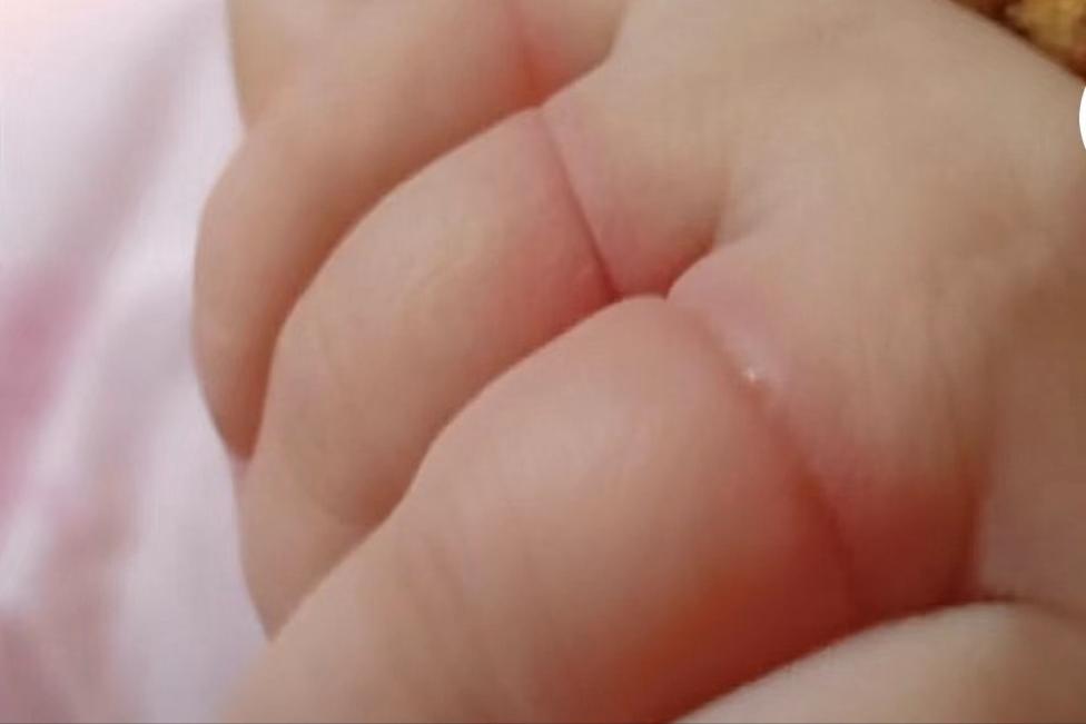 婴儿突然大哭怎么安抚,婴儿突然大哭怎么办