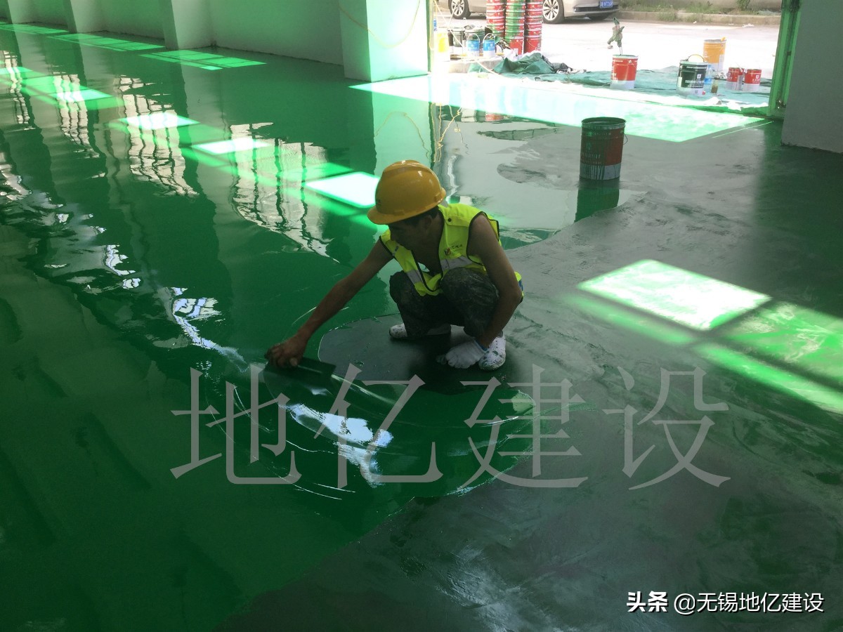 环氧地坪漆和丙烯酸地坪漆有毒吗,环氧地坪漆上能刷丙烯酸地坪漆吗