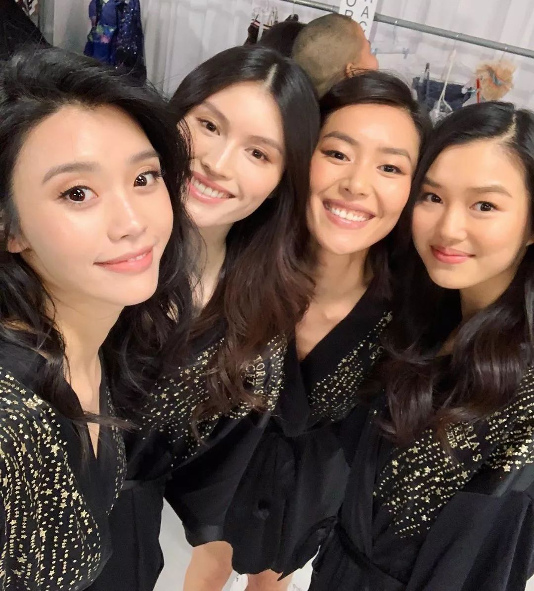 何穗奚梦瑶维密走秀图片,维密超模的身材