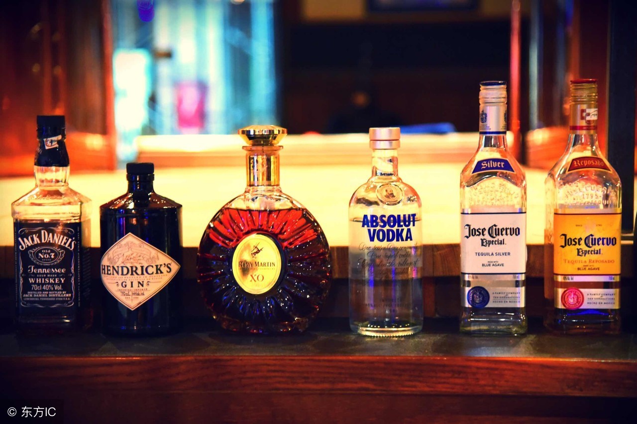 红酒治疗失眠的小妙招,睡觉前喝红酒有助于睡眠吗