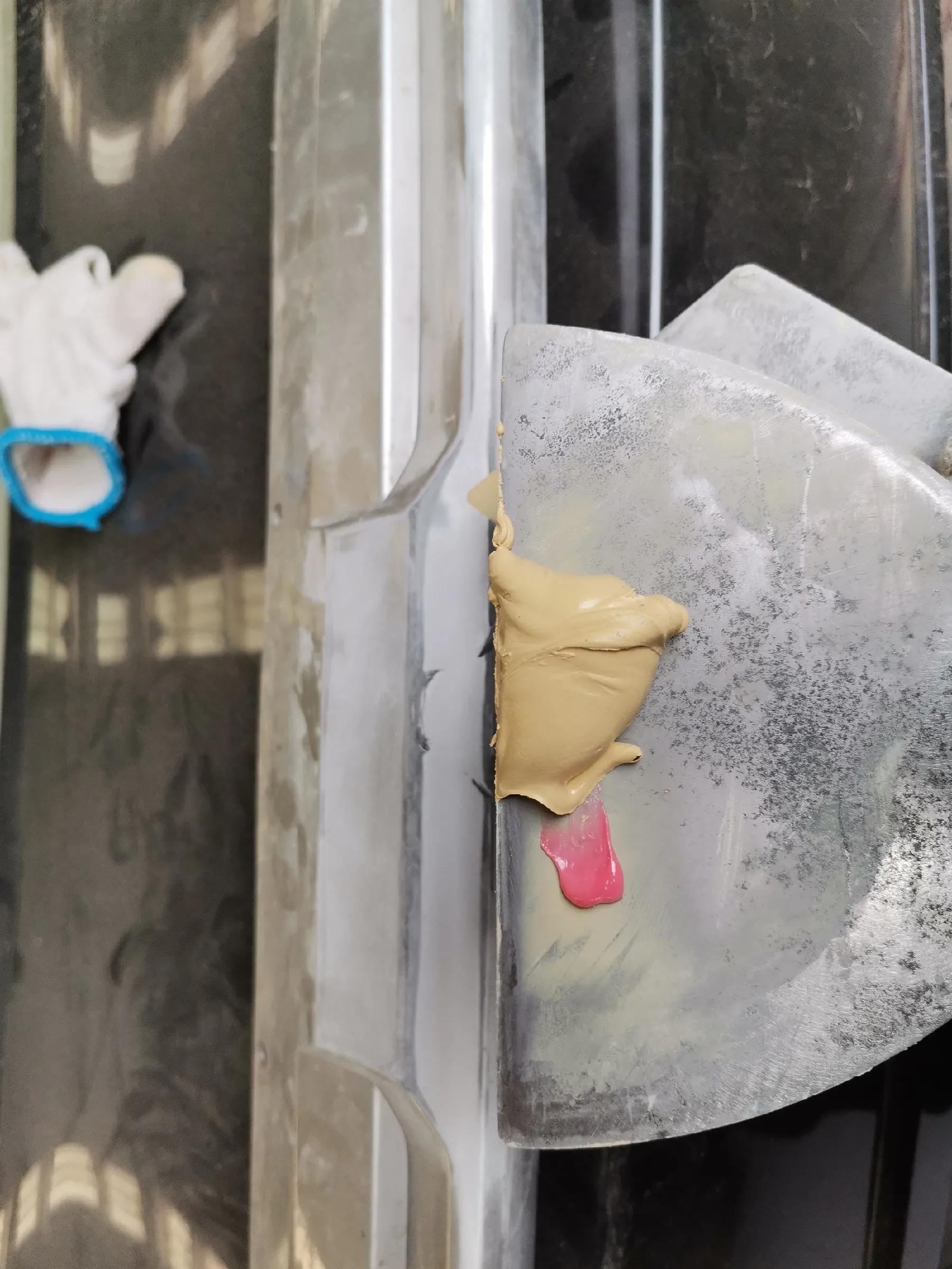 塑料件凹陷修复保留原车漆,汽车后杠塑料件有划伤怎么修复