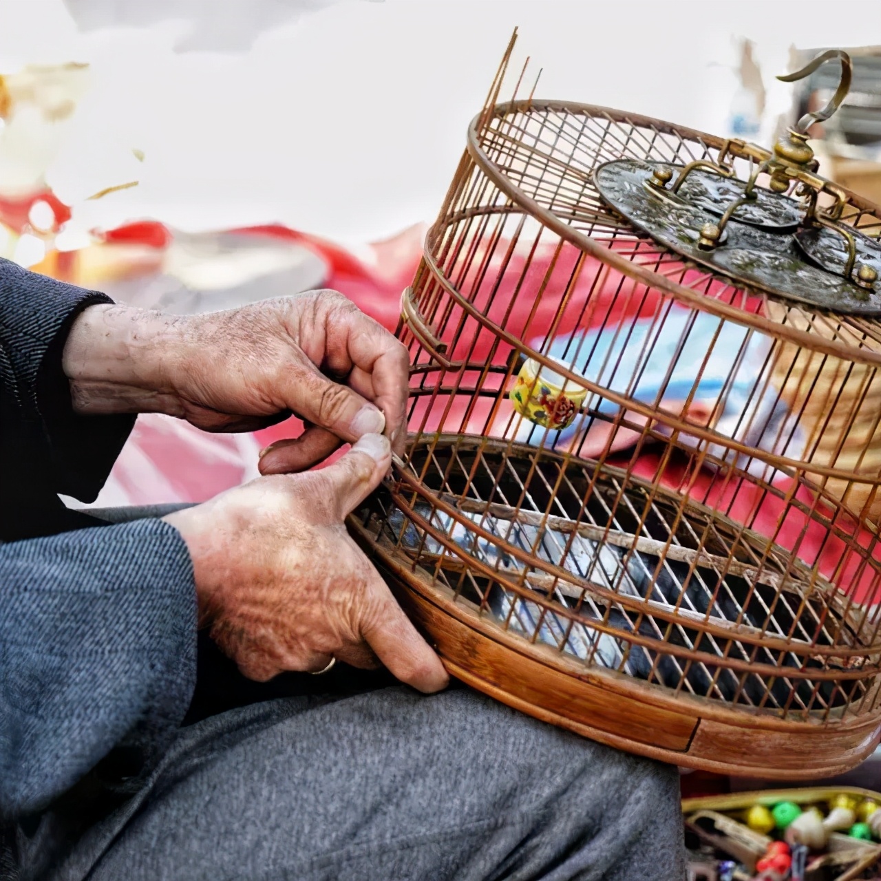 木工大叔年收入100万,木工大爷一年收入多少