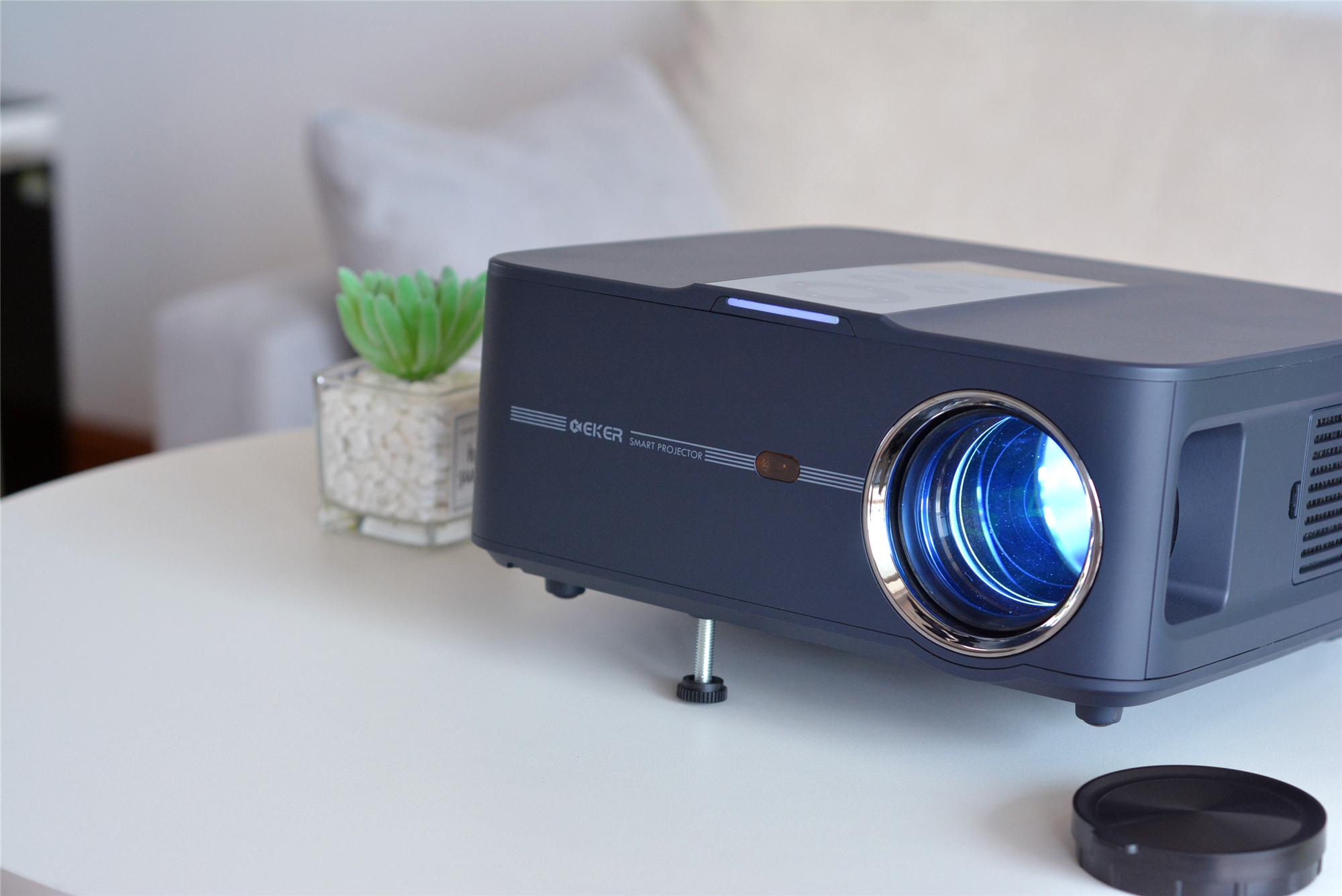 国产推出“新款LED投影”：900ANSI够不够用？白天开窗实测