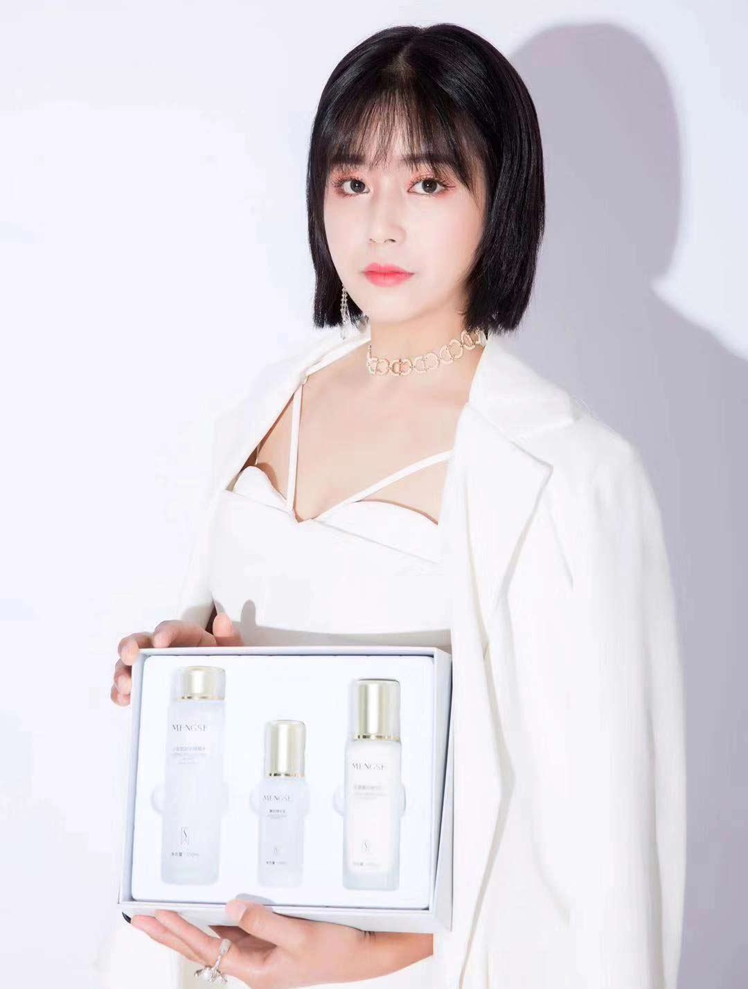 什么年龄适合什么样的护肤品,40岁女人用哪款保湿提亮护肤品好