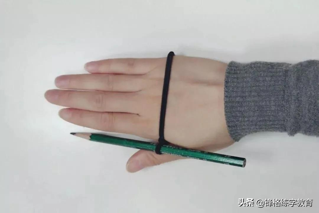 孩子握笔姿势不正确怎么纠正,孩子的握笔方式不正确怎么办
