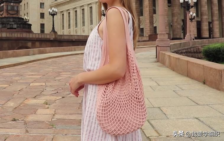 蝴蝶图案的塑料网格串珠包包教程,空心线塑料网格包包编织教程