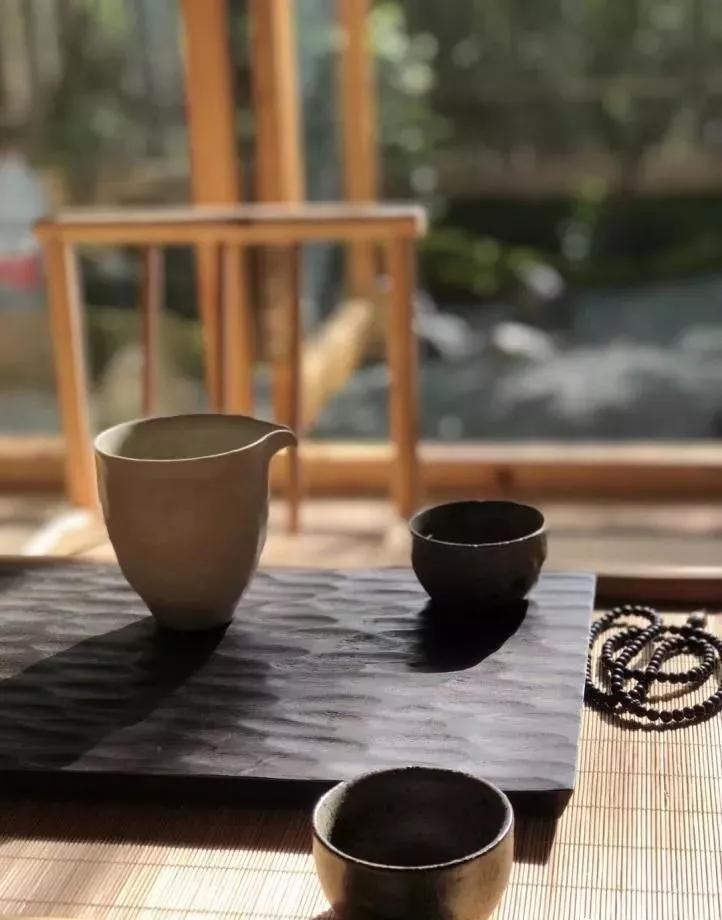 80后夫妻住山,80后两口子隐居大山