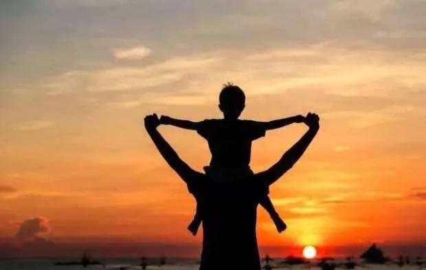 故事：继父疼我爱我二十年，我却连“爸爸”也没叫一声，实在太愧疚了