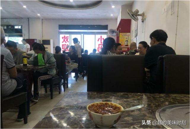 镇江这家店太豪横,只收现金,肉圆面13元一碗靠抢,3小时卖光