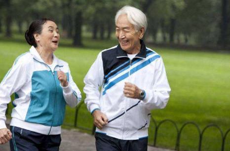 老人脚抽筋是身体发出的警告,老人脚抽筋不停的解决方法