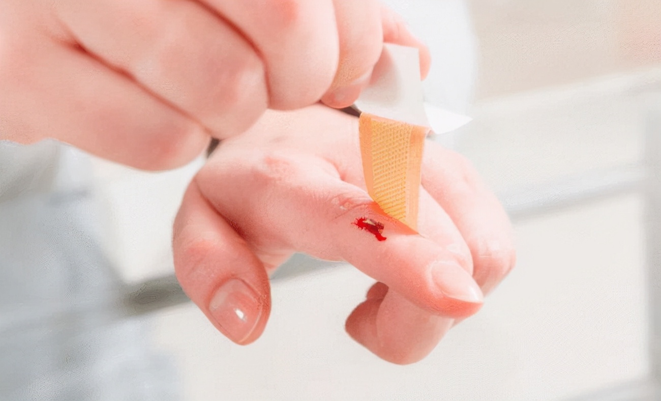 皮肤磕破红肿如何快速消除,皮肤容易磕破是什么原因