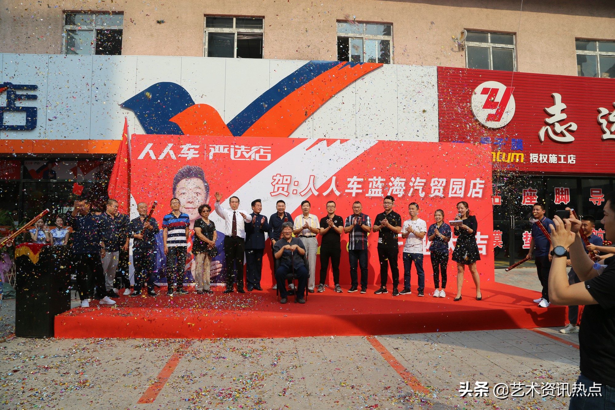 “*旗国**飘扬凯歌嘹亮”首个人人车严选店落户津门