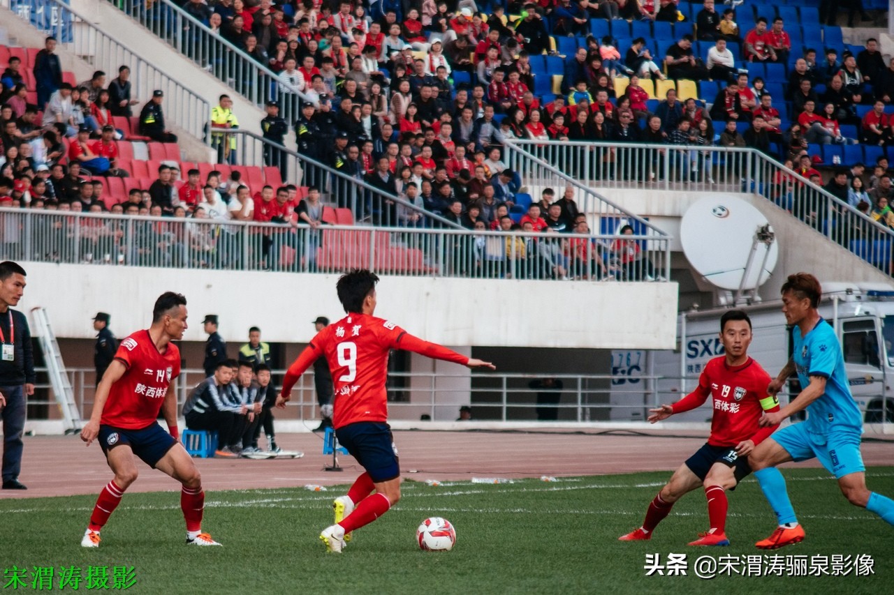 他有意识，脚下的控球和突破技术，任意球出色，左脚打门力量奇大