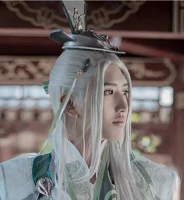 明星撞脸不可怕性别不同就尴尬,意想不到的明星撞脸