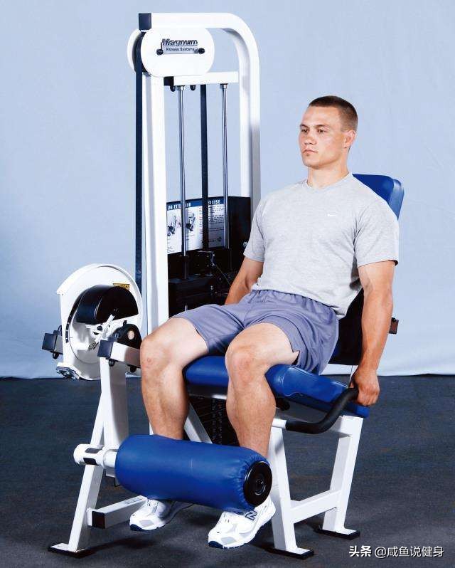 运动膝盖疼,可能是你股四头肌不够发达。几个动作改善股四头肌